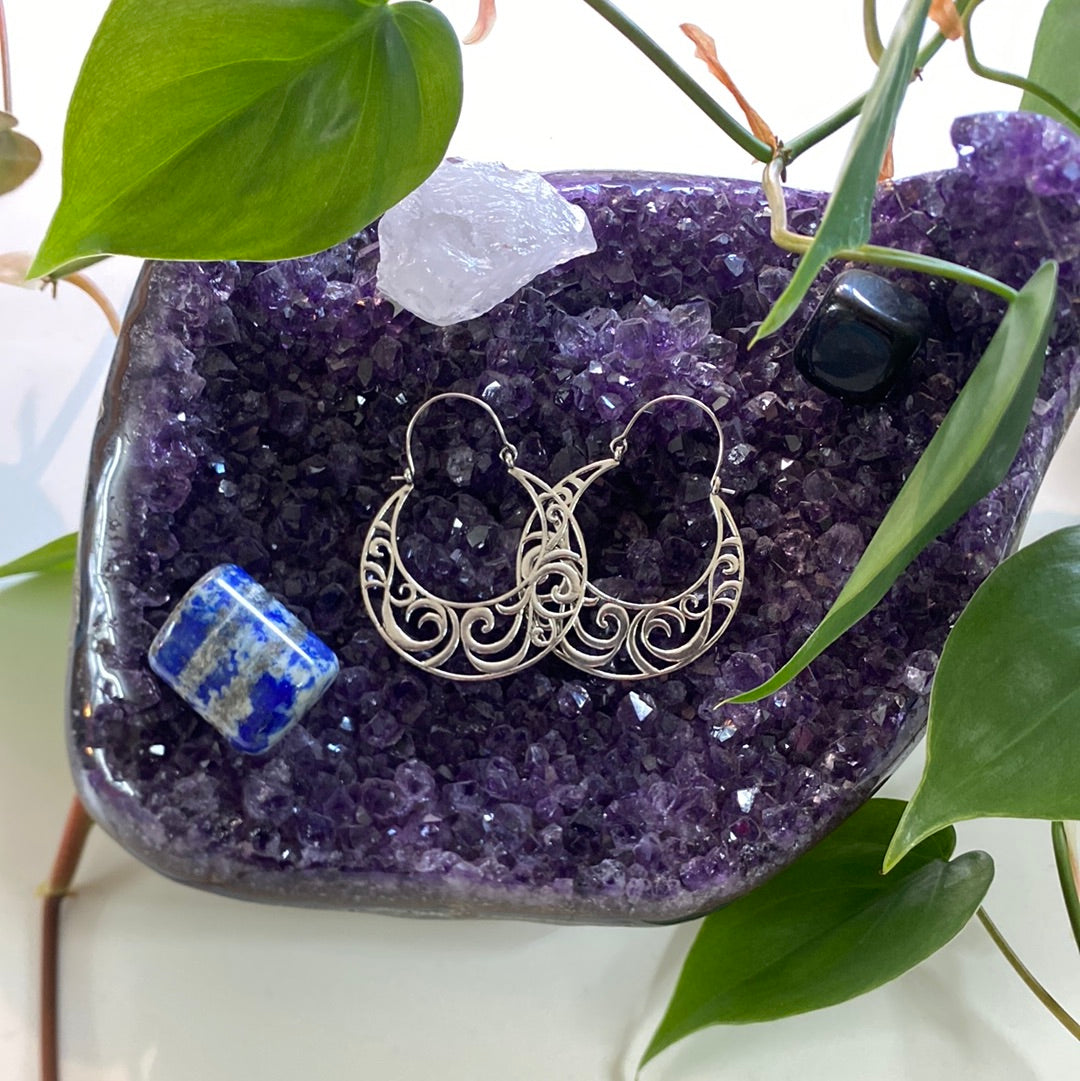 Celestial Swirl Crescent Moon Earrings – Mystical & Captivating