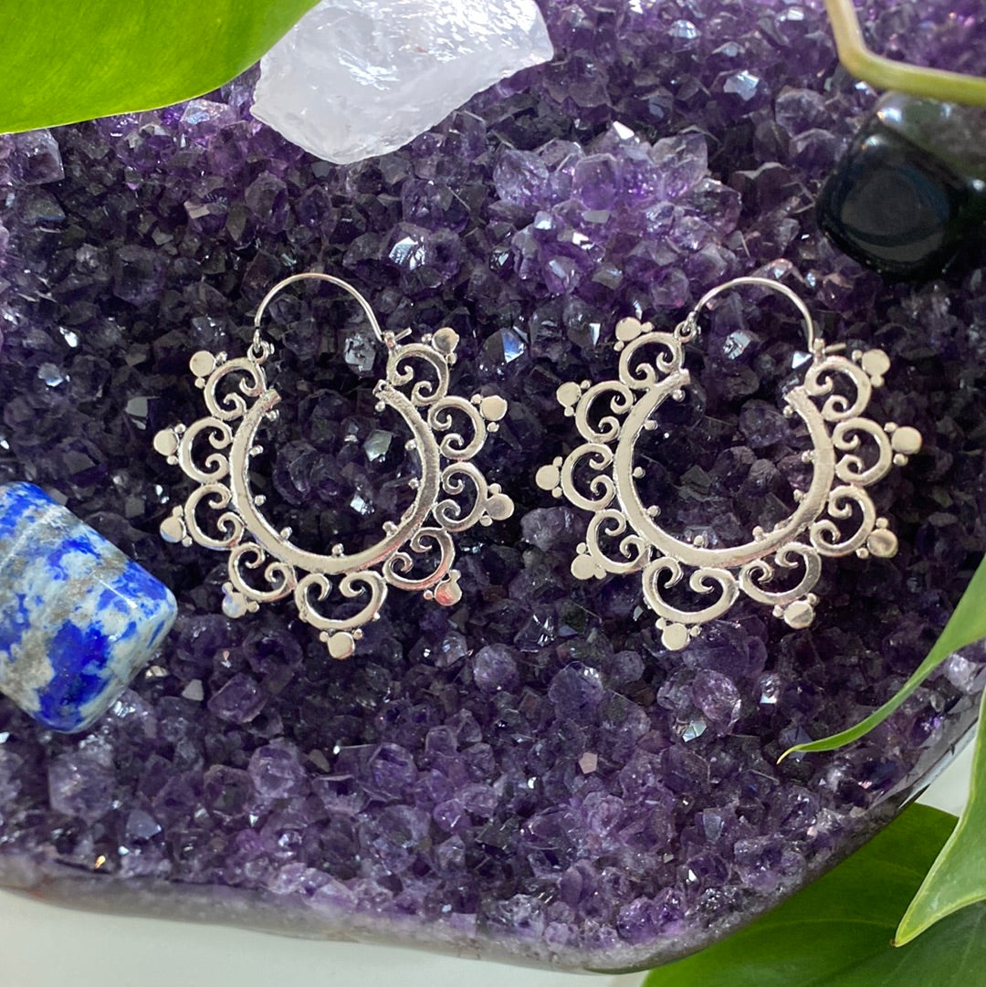 Romantic Filigree Heart Hoop Earrings – Intricate & Charming