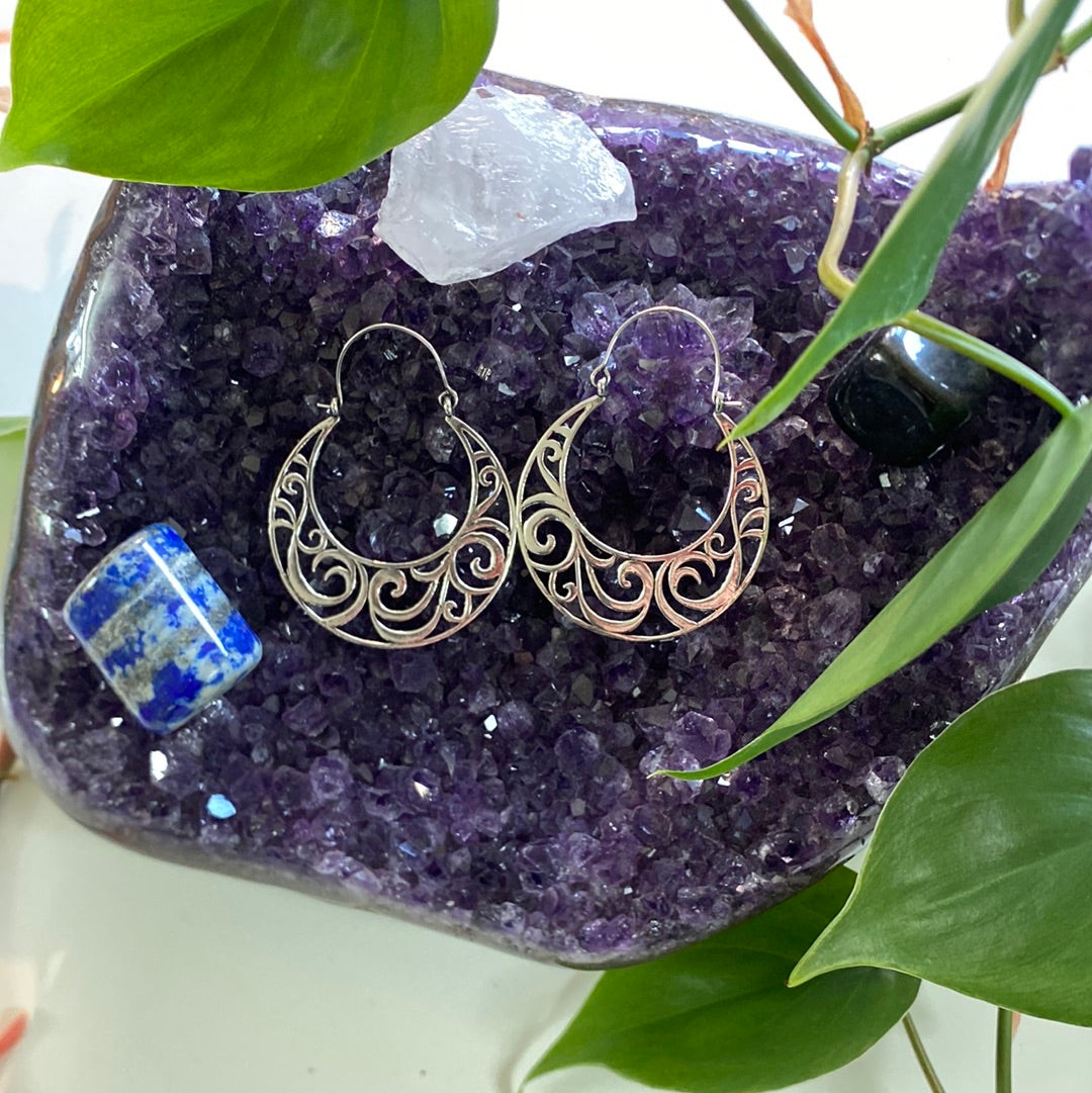 Celestial Swirl Crescent Moon Earrings – Mystical & Captivating