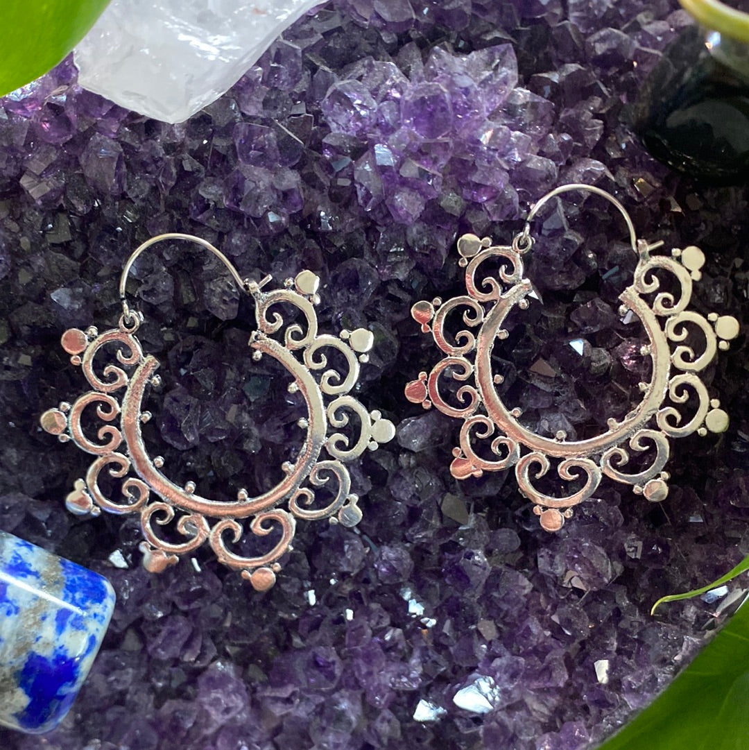 Romantic Filigree Heart Hoop Earrings – Intricate & Charming