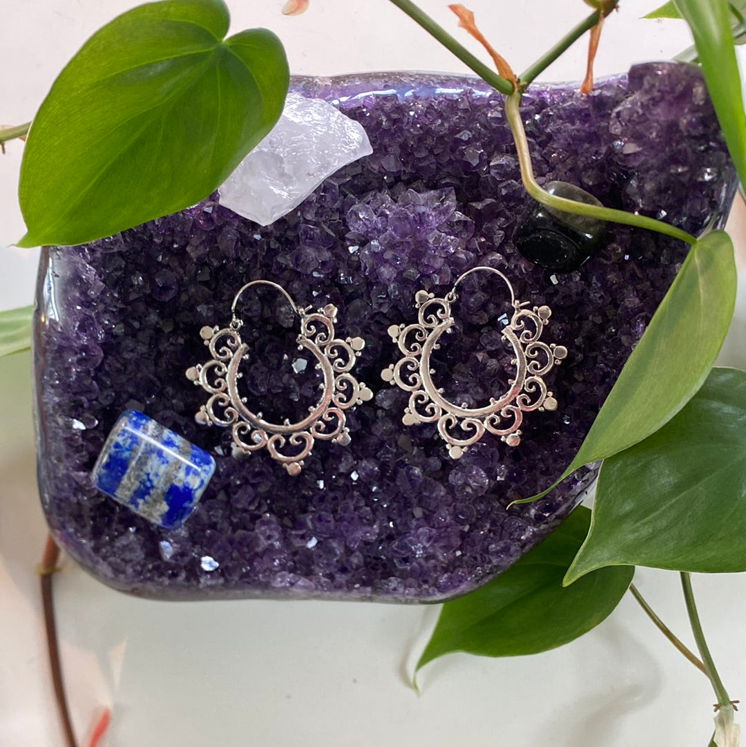 Romantic Filigree Heart Hoop Earrings – Intricate & Charming