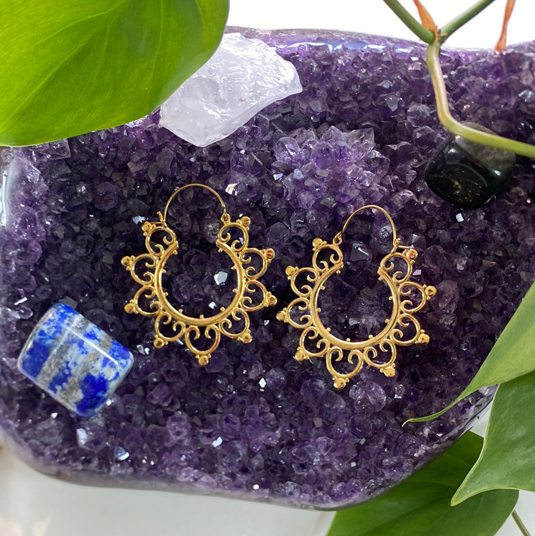 Victorian Elegance Filigree Earrings – Regal & Refined